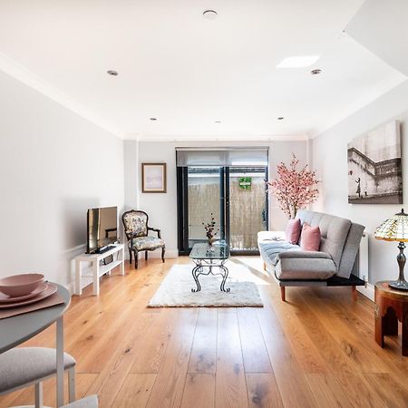 Exceptional 2 Bed Boutique Home In Мил Хил Екстериор снимка
