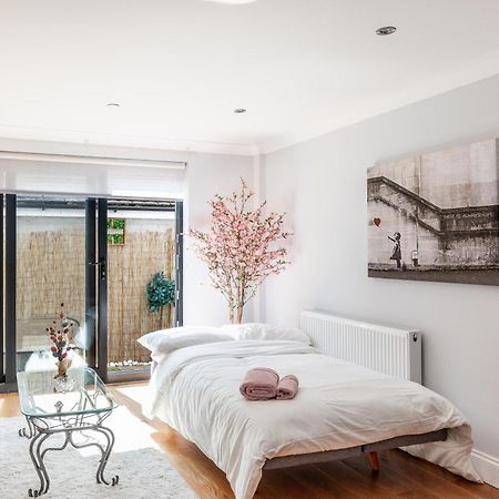Exceptional 2 Bed Boutique Home In Мил Хил Екстериор снимка