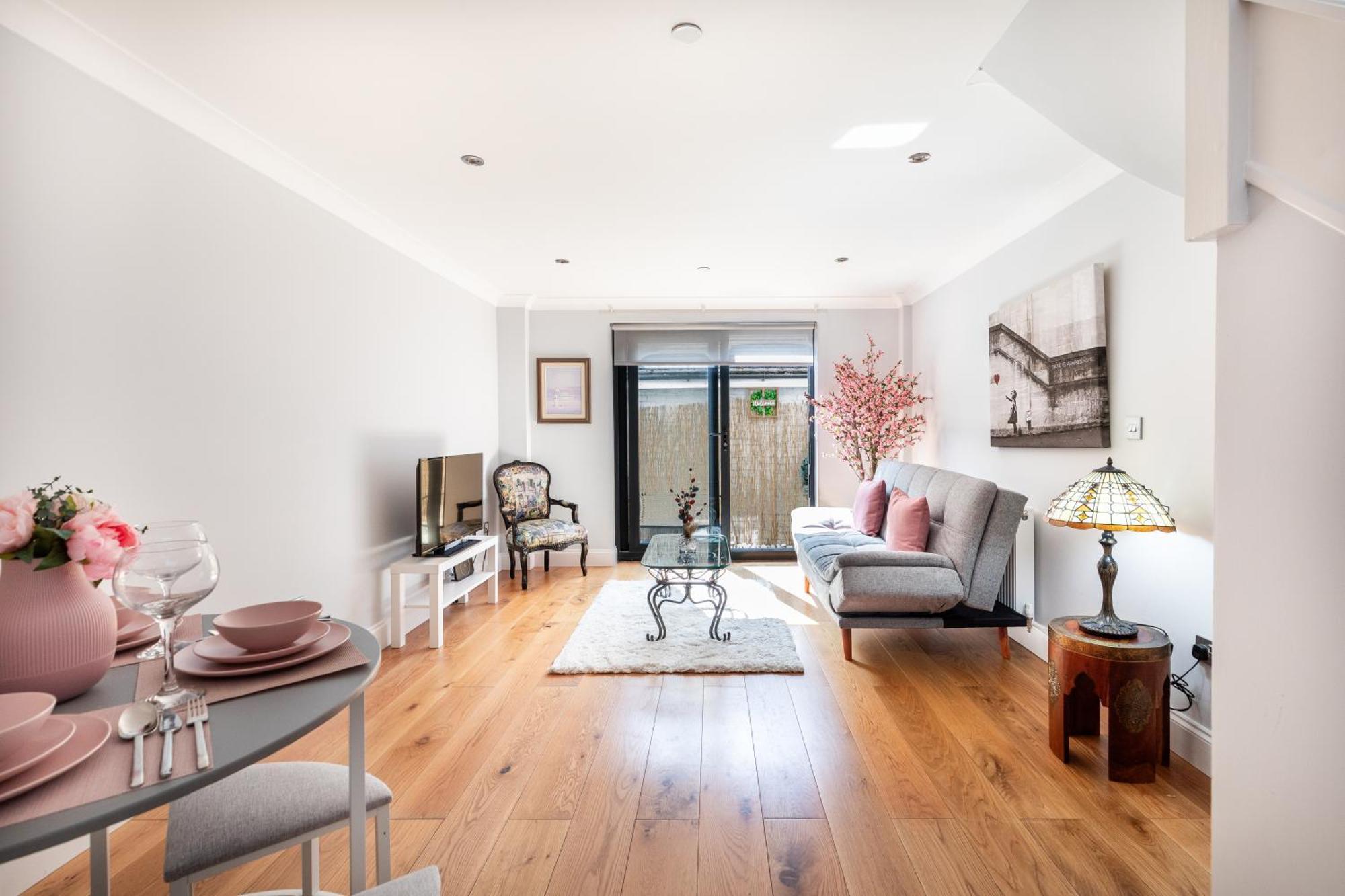 Exceptional 2 Bed Boutique Home In Мил Хил Екстериор снимка