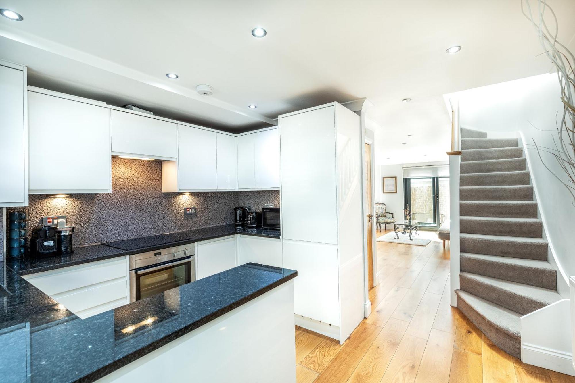 Exceptional 2 Bed Boutique Home In Мил Хил Екстериор снимка